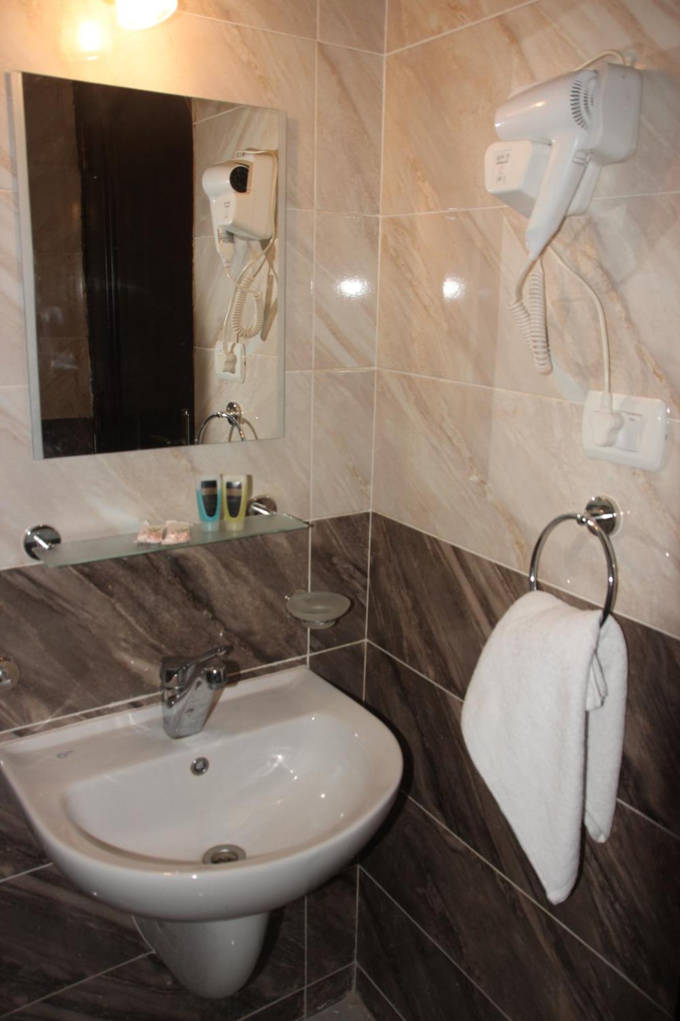 Farida Pyramids Boutique Hotel Kafret el-Gabal Eksteriør billede